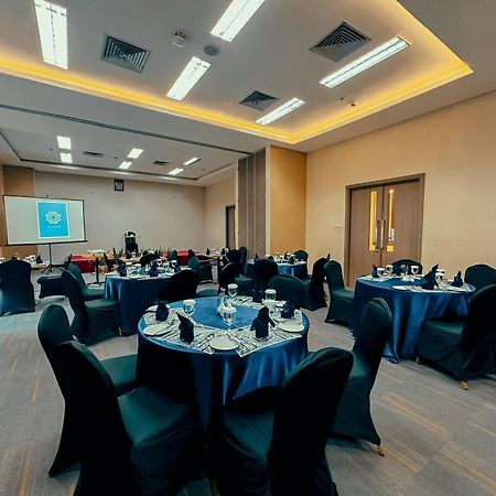 Anara Sky Kualanamu Hotel Medan Exterior foto