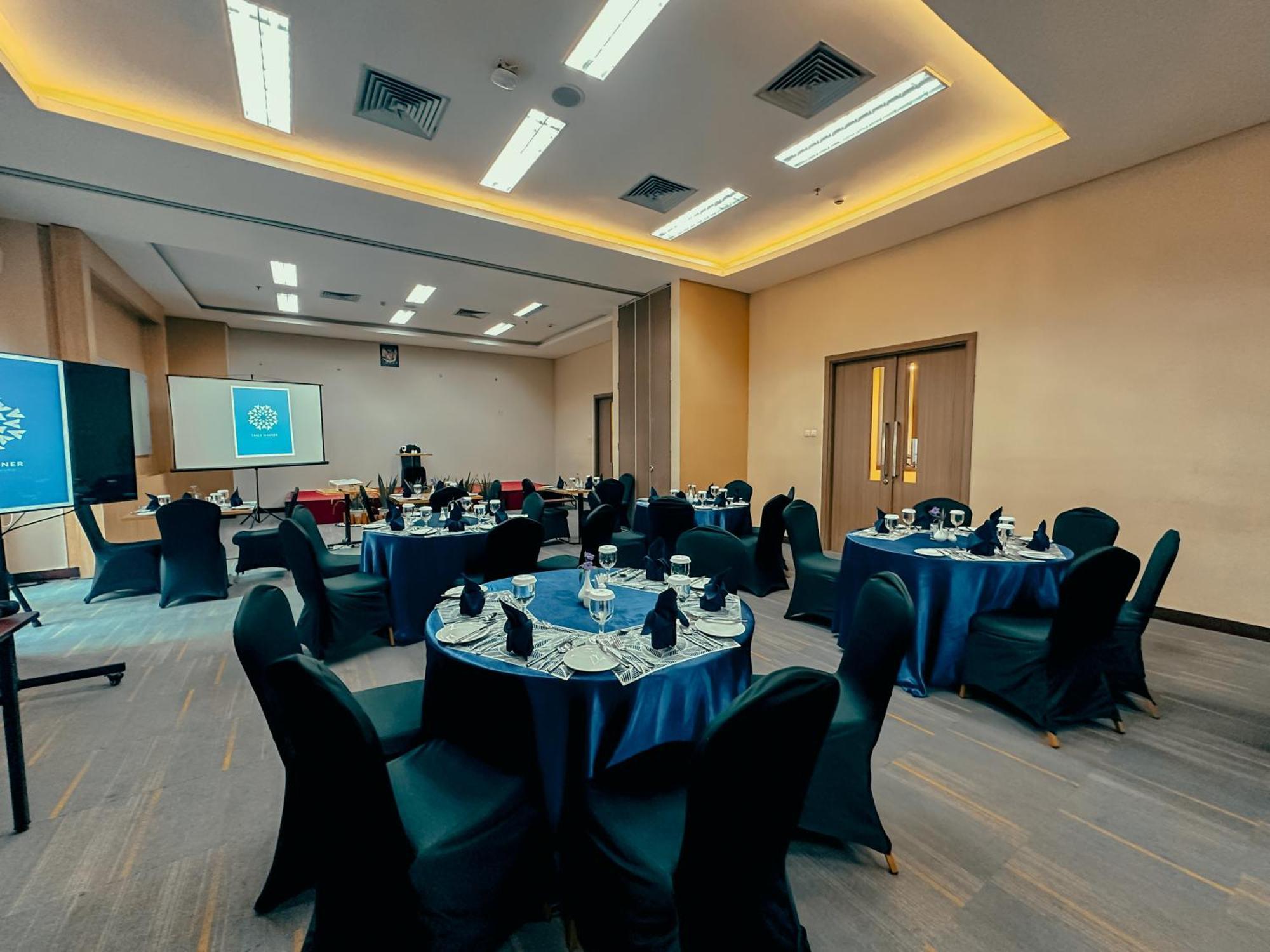 Anara Sky Kualanamu Hotel Medan Exterior foto