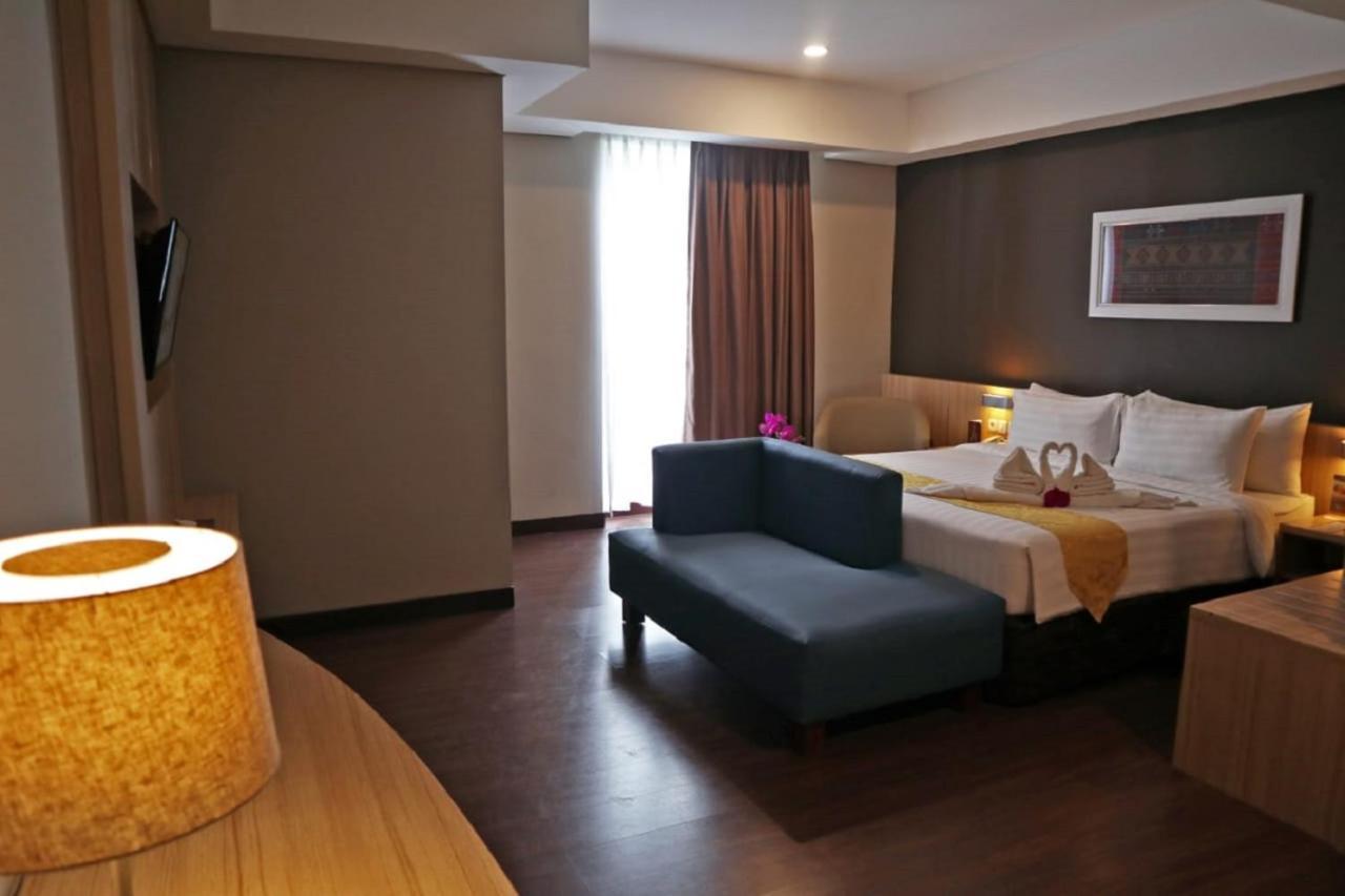 Anara Sky Kualanamu Hotel Medan Exterior foto
