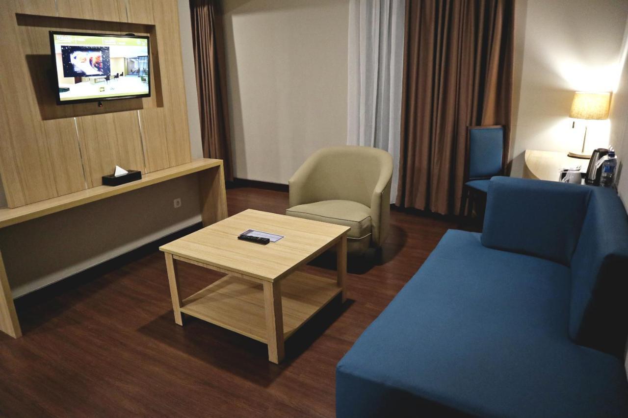 Anara Sky Kualanamu Hotel Medan Exterior foto