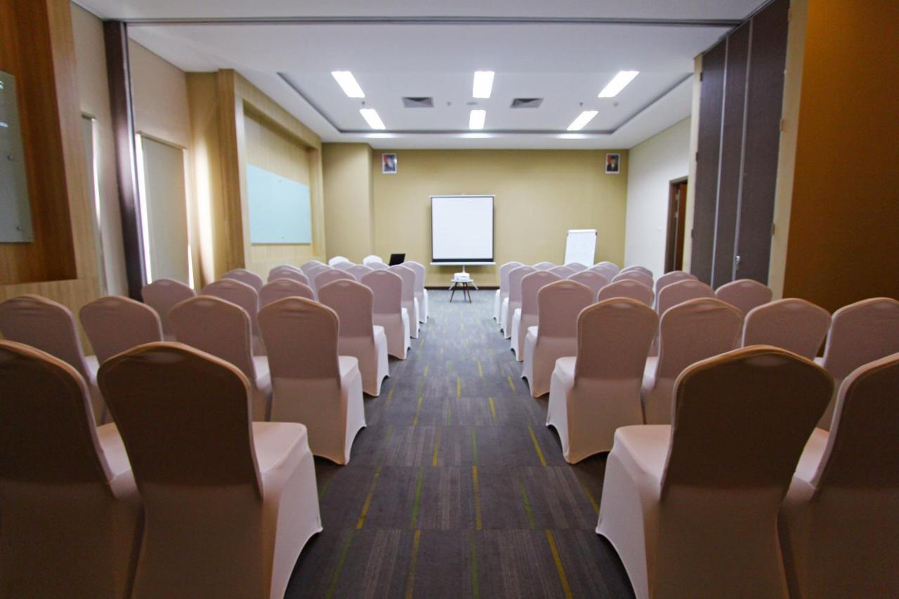 Anara Sky Kualanamu Hotel Medan Exterior foto