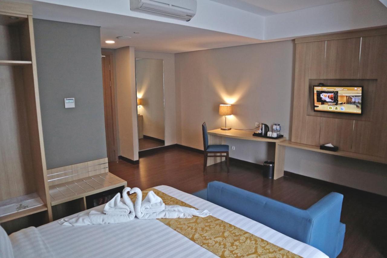 Anara Sky Kualanamu Hotel Medan Exterior foto